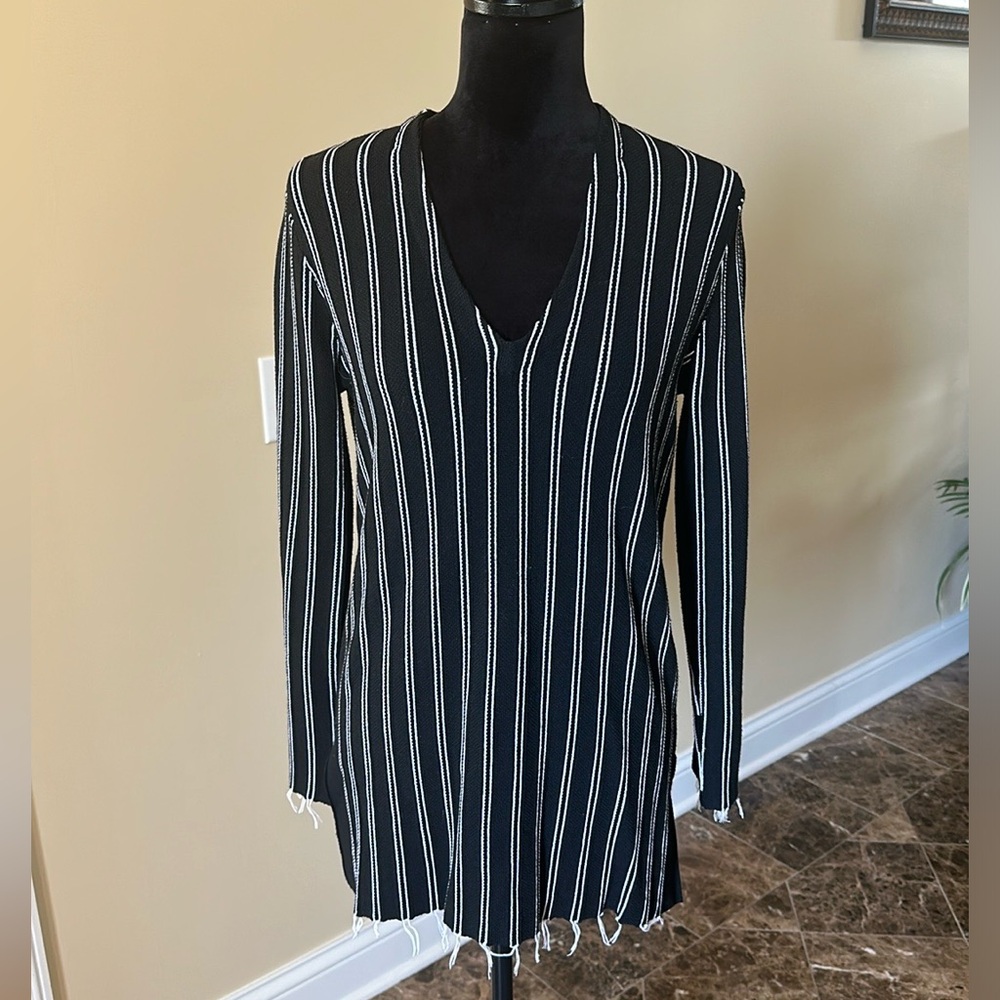EUC KERISMA Sweater Medium
